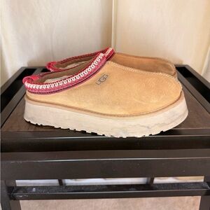 Women UGG Tazz with Red Accents EU 41/US size 10